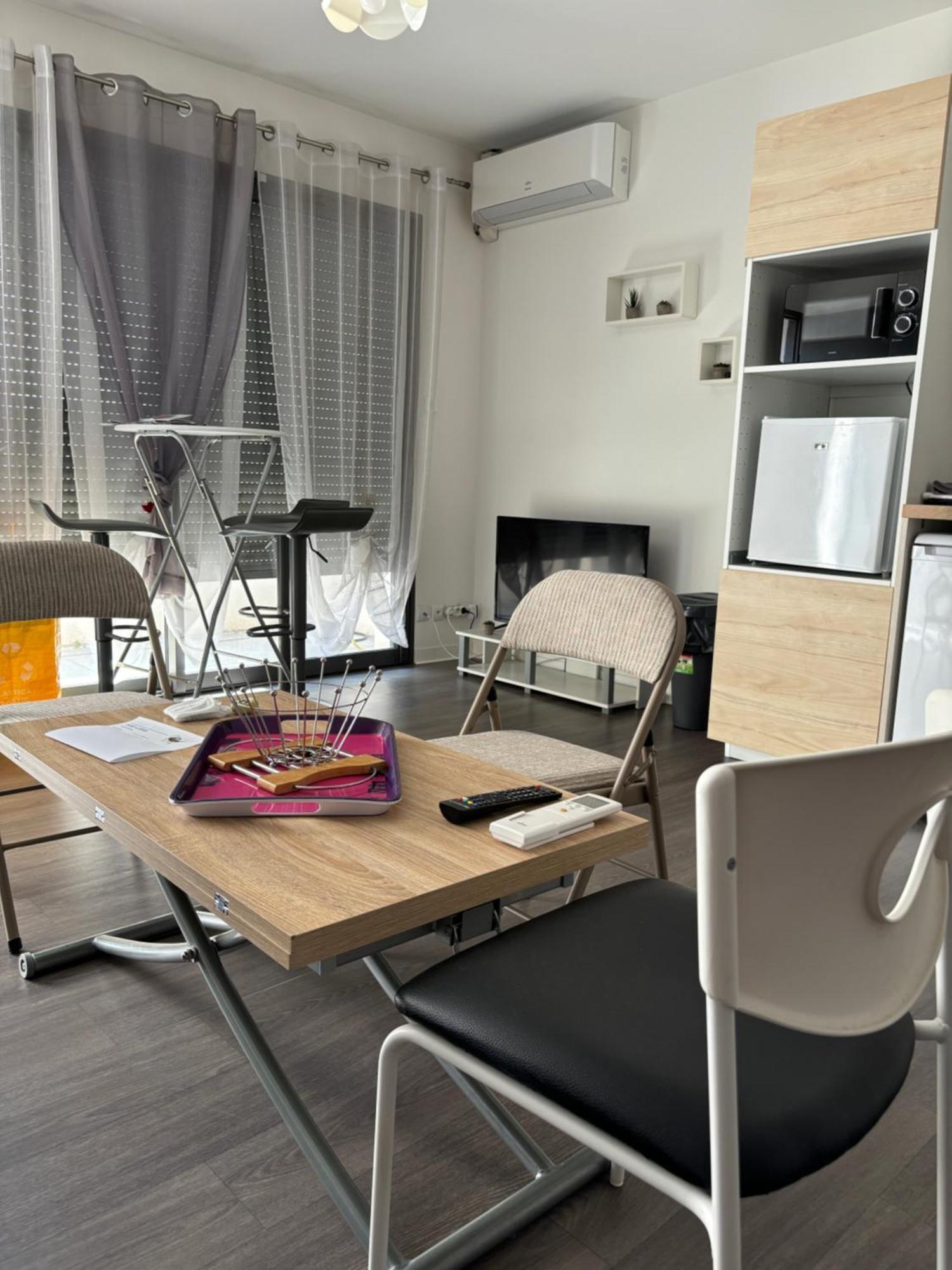 Grand Studio Confortable Et Spacieux Avec Terrasse Villeneuve-lès-Maguelonne Exterior foto